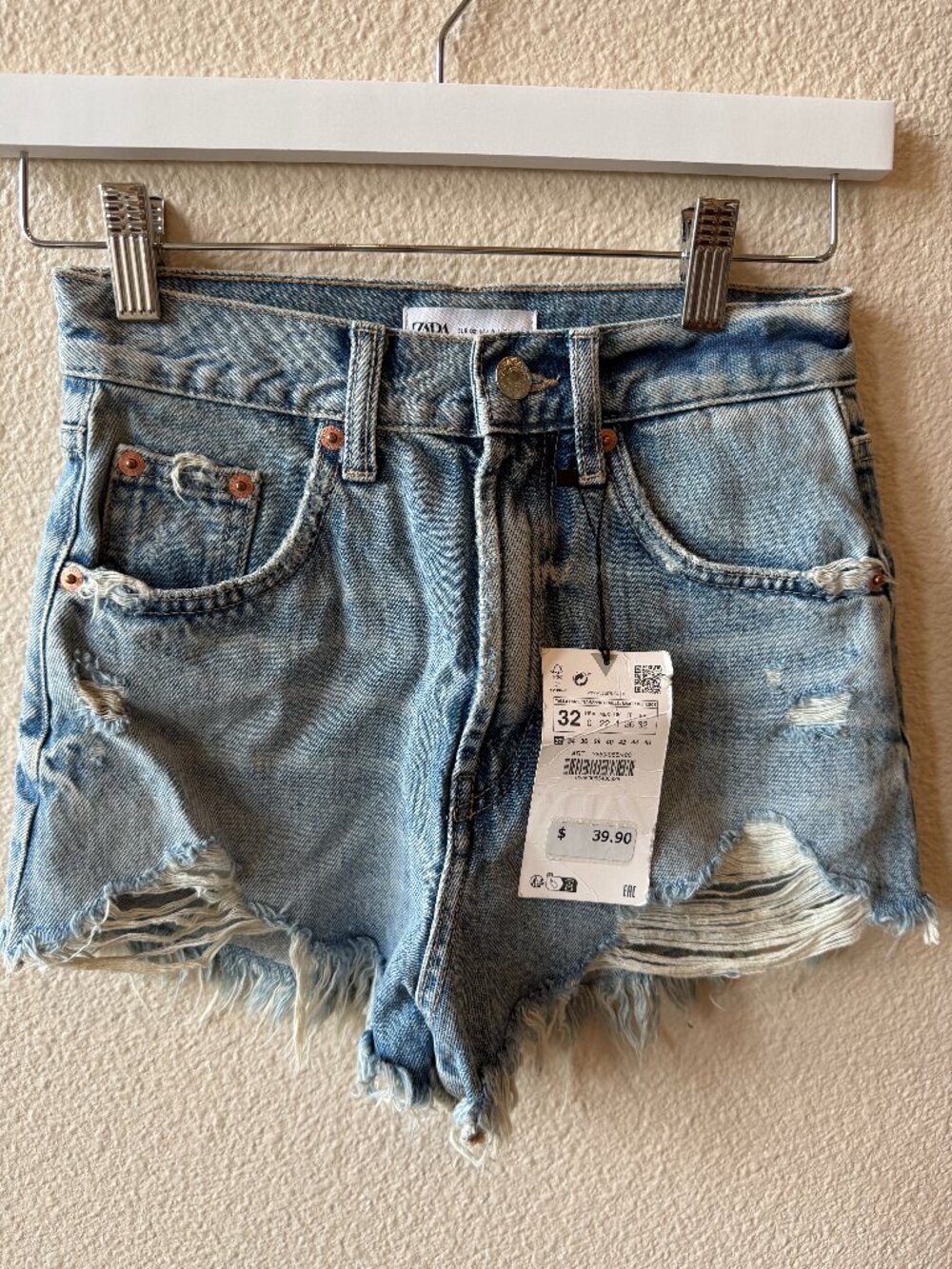 Zara NWT Light Wash Distressed Denim Shorts Sz 32/0 High Rise Frayed